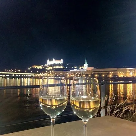 Near The Old Bridge Apartmán Bratislava